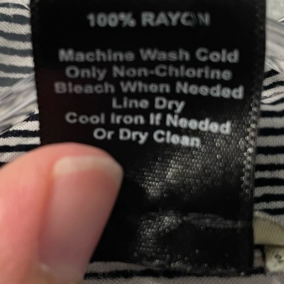 Ann Taylor Large 💯 Rayon Collared Pull Over Long Sleeve Blouse Simple Y5 - Picture 4 of 4